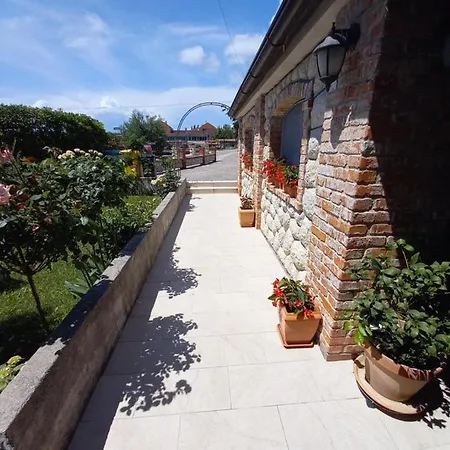 Апартаменты Dijana Palit